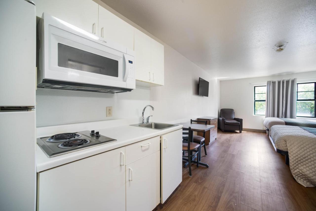 Hometowne Studios By Red Roof St. Louis - Airport/N Lindbergh Hazelwood Exterior photo